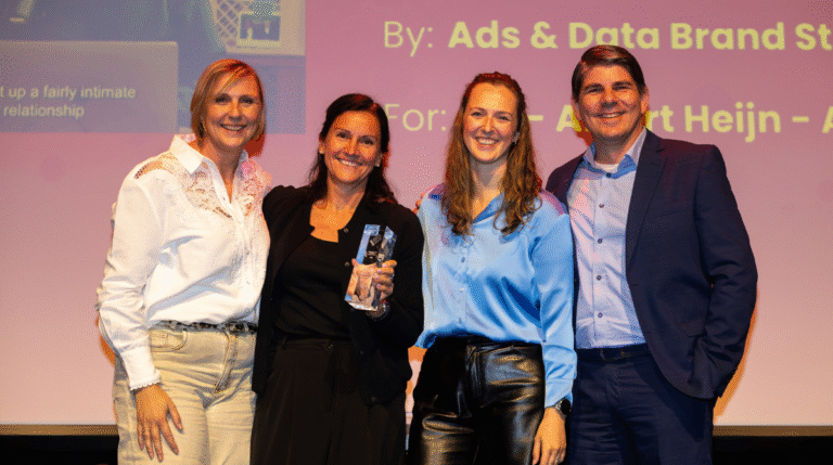 Outre ce titre prestigieux, Ads & Data Brand Studio a également été récompensés pour différentes campagnes sous l’égide de clients tels qu’OVAM, AVEVE et Albert Heijn. La reconnaissance internationale atteste la force d’une approche qui combine la créativité, le storytelling et la data avec les atouts uniques des médias de qualité locaux. 